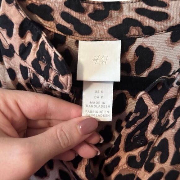 H&M- Women’s Oversized Long Sleeve Leopard Print Dress, Size Small - Picture 2 of 9